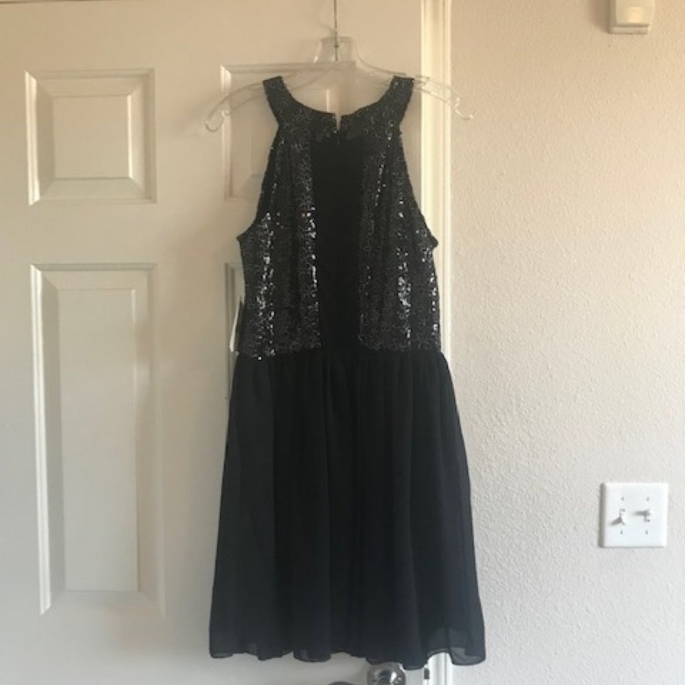 Black Formal Dress - Picture 2 of 4